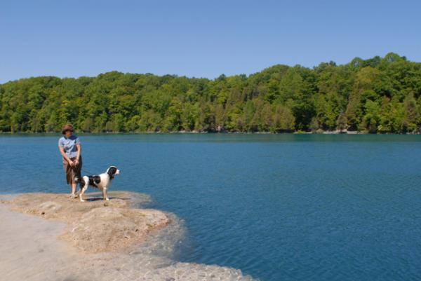 Зеленое озеро. Green Lakes State Park в штате Нью-Йорк.