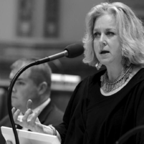 Oкружной федеральный судья Кэти Стайн вынесла решение об усыновлении Дэвида Кроссена.