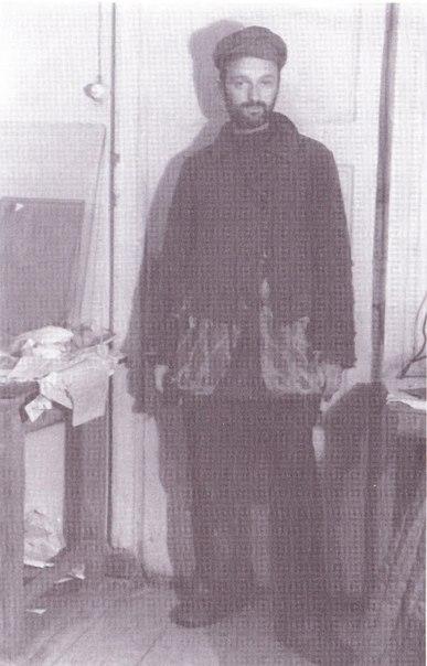 Михаил Лифшиц - фотография сделана на фронте, сразу после выхода из окружения в 1941 году (тогда Лифшиц, по некоторым сведениям, был опознан с помощью Твардовского, его бывшего студента ИФЛИ).Из  архива   Лифшица 