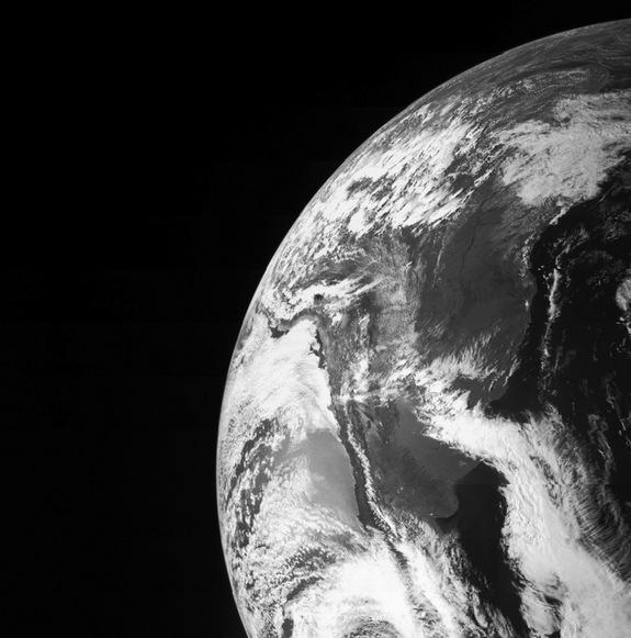 Фото Земли, сделанное со станции «Юнона» 9 октября 2013 г.