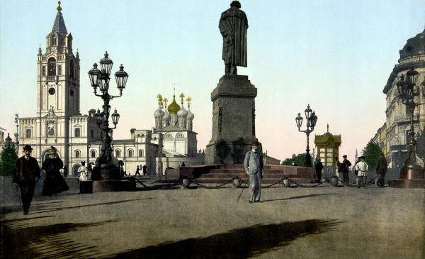 Памятник Пушкину на Пушкинской  площади в Москве
