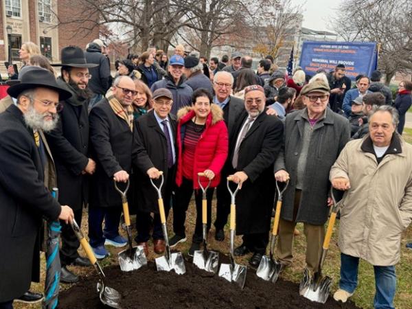 Символическая «закладка первого камня» Мемориала