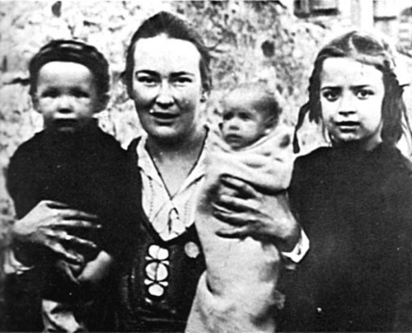 Прибытие во Францию Елизавета Скобцова с детьми Юра Настя Гаяна