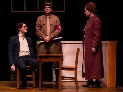 Мать навещает сына в тюрьме