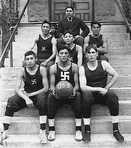 Индейская школьная баскетбольная команда. 1909 год.
