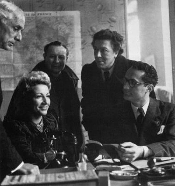 Офис чрезвычайного комитета спасения в Марселе. Слева направо: Макс Эрнст, Жаклин Бретон, Андре Массон, Андре Бретон и Вариан Фрай. 1941 г. Photo courtesy: Musee Cantini, Marseilles, France
