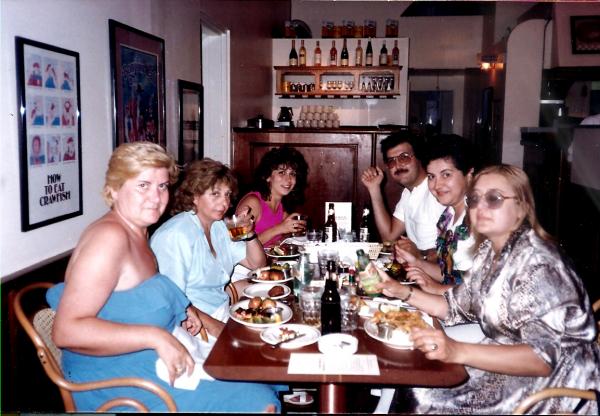 В семье Варакян (слева Люся, Марго, Рубина, справа я, Анаида, Пол)