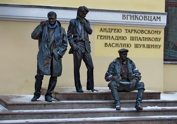О чем стихотворение лают бешено собаки. Смотреть фото О чем стихотворение лают бешено собаки. Смотреть картинку О чем стихотворение лают бешено собаки. Картинка про О чем стихотворение лают бешено собаки. Фото О чем стихотворение лают бешено собаки