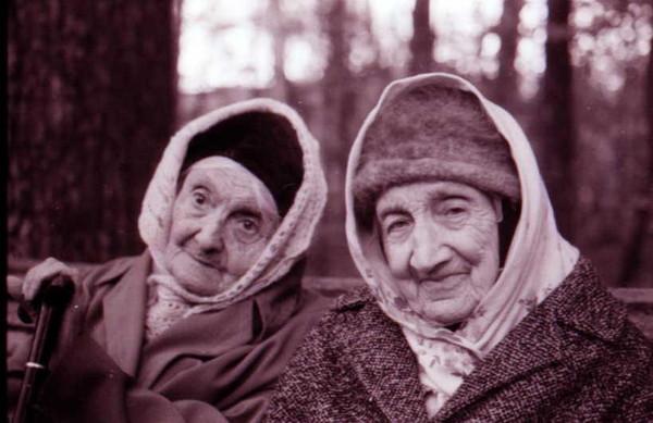 Анастасия Цветаева (справа) и Евгения Кунина