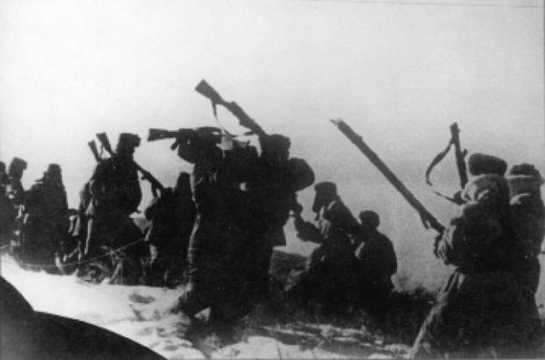 «Атака» китайцев на советских пограничников. Одна из драк на острове Даманском. Зима 1969 г.