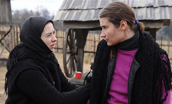 Войчица (слева) и Алина, героини фильма Кристиана Мунджиу
