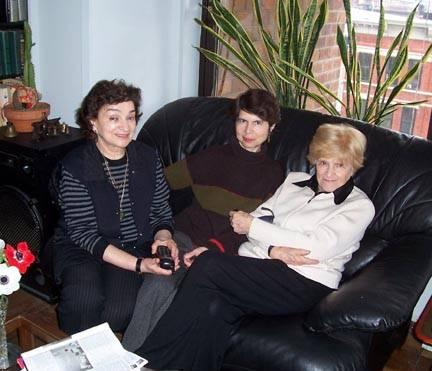 Слева направо: Нина Бейлина, Ирина Чайковская и Юлия Добровольская. Нью-Йорк, 2005.