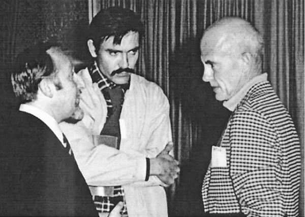 Пионеры ангиопластики и стентирования Чарльз Доттер (справа),  Андреас Грюнциг (в центре) и Эберхардт Зайтлер на симпозиуме в Кёльне в 1975 г.