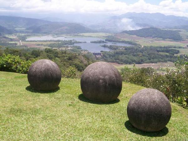 Каменные сферы выставлены в Коста-Рике в качестве туристского аттракциона