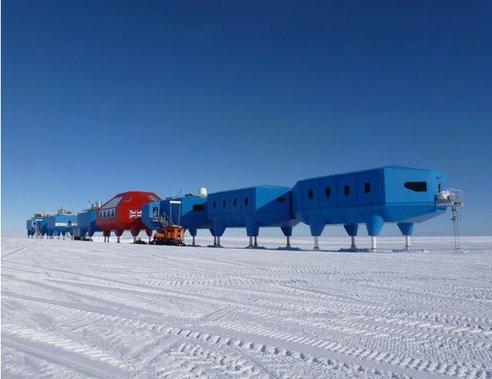Исследовательская станция в Антарктиде Haley VI. Рисунок архитектора. Photo Courtesy: Hugh Broughton Architects