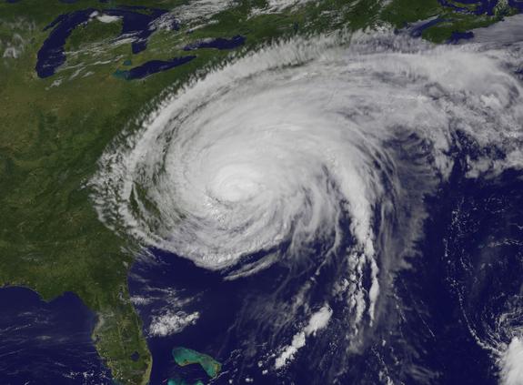 Так выглядел ураган «Айрин» из космоса в субботу 27 августа, когда обрушился на Северную и Южную Каролину. Виден огромный размер этого урагана, накрывающего территорию, равную по размеру штату Техас. Фото НАСА.