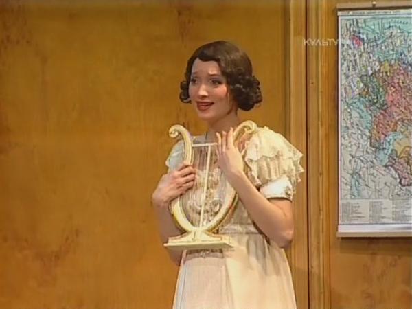 Татьяна Фасюра в спектакле «Вечерний звон, или ужин у товарища Сталина»