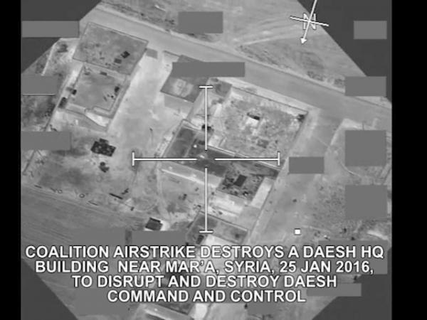 Фотография атаки ВВС США на штаб ИГИЛ в Сирии