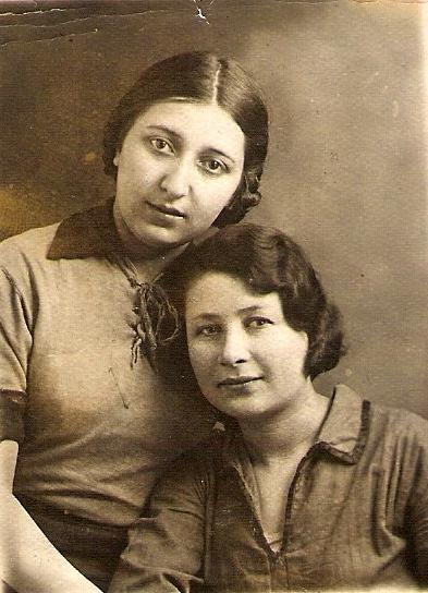 Подруги-студентки. Москва 1935 г. Им по 16 лет. 