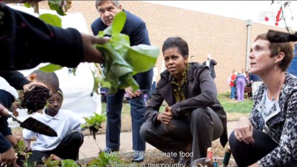 В представленной Первой леди Мишель Обамой программе оздоровления детей Let’s Move (letsmove.gov), направленной в первую очередь против избыточного веса, четыре простых пункта: выбор здоровой еды дома, здоровые обеды в школах, доступность здоровой еды для всех и физическая активность. На снимке: кадр из рекламного видео Мишель Обамы.