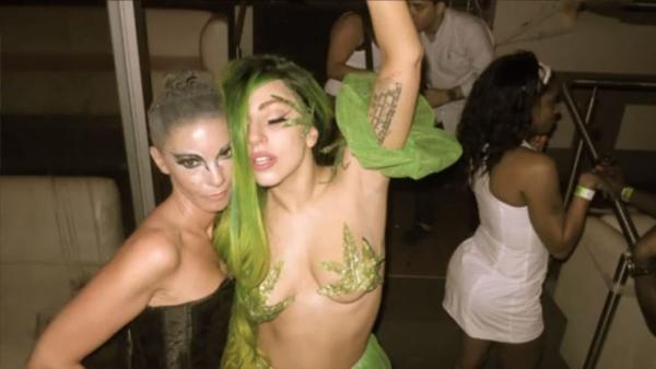 30 октября 2012 года на Хэллоуинском вечере в Пуэрто-Рико Леди Гага была в костюме Марихуаны. Поддерживая легализацию марихуаны на предстоящем 2 ноября референдуме, она писалa в Твиттере: So I was weed for halloween. BEST COSTUME EVER ITS SO FUN. Princess High the Cannabis Queen... Photo Courtesy: REP Trigger / YouTube