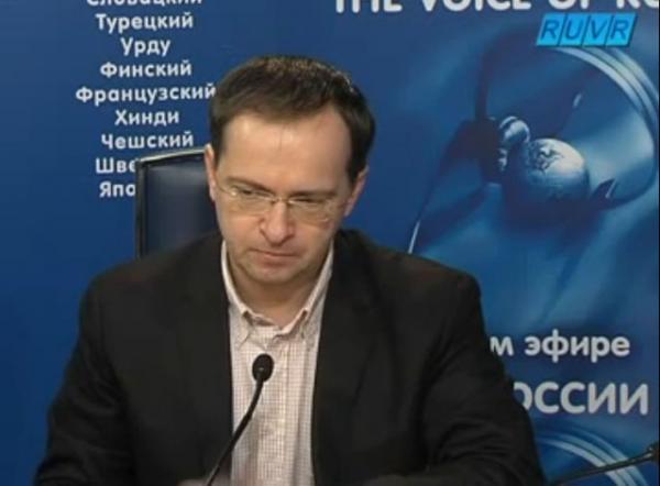 Министр культуры РФ Владимир Мединский в эфире радиостанции «Голос России». 30 мая 2013 г. В связи с обсуждением, каким должен быть «единый учебник истории», он заявил, что учебник должен заканчиваться 2000-м годом. И никакого «Норд-Оста», Беслана и т.д. Министр культуры РФ Владимир Мединский в эфире радиостанции «Голос России». 30 мая 2013 г. В связи с обсуждением, каким должен быть «единый учебник истории», он заявил, что учебник должен заканчиваться 2000-м годом. И никакого «Норд-Оста», Беслана и т.д.