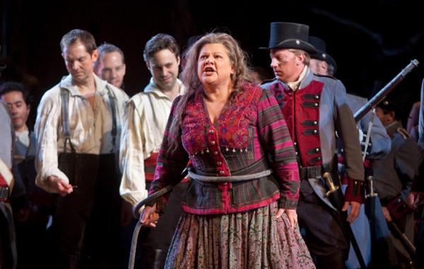 Азучена - Долора Зайк. Photo Marty Sohl/Courtesy Metropolitan Opera