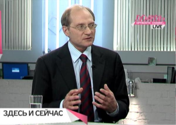 Михаил Дмитриев комментирует последний доклад Центра стратегического развития на канале «Дождь». 24 мая 2012 г. Доклад был подготовлен для Комитета гражданских инициатив Алексея Кудрина. Photo Credit: канал «Дождь» Михаил Дмитриев комментирует последний доклад Центра стратегического развития на канале «Дождь». 24 мая 2012 г. Доклад был подготовлен для Комитета гражданских инициатив Алексея Кудрина. Photo Credit: канал «Дождь»