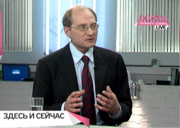 Михаил Дмитриев комментирует последний доклад Центра стратегического развития на канале «Дождь». 24 мая 2012 г.  Доклад был подготовлен для Комитета гражданских инициатив Алексея Кудрина. Photo Credit: канал «Дождь»