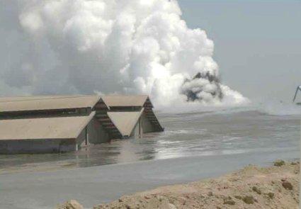 Грязевой вулкан в Индонезии. Остров Ява, 2006 г.