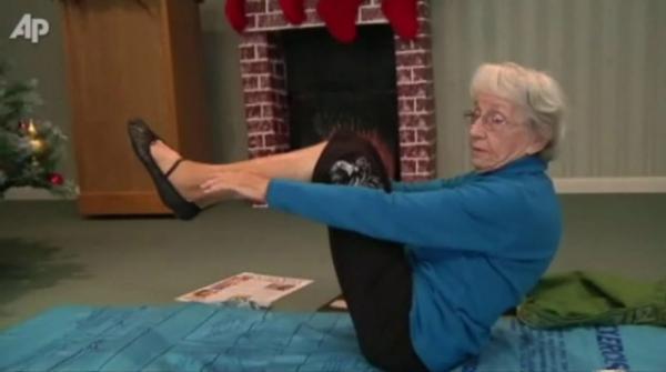 Самый старый учитель йоги в мире, 91-летняя Бернис Бейтс из Флориды. Photo  Courtesy: AP  video/ Seagull Publications