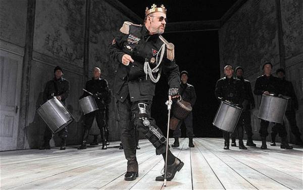 Кевин Спейси в роли Ричарда Третьего. Лондонский театр «Олд Вик».
