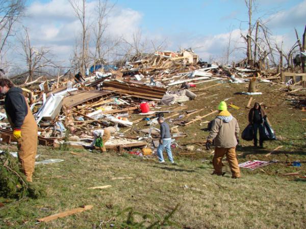 Генривилл, Индиана, 3 марта 2012 года. На следующий день после торнадо. Фото Виктора Родионова.