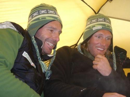 Путешественники-исследователи Дикси Дансеркоэр (слева) и Сэм Делтур 4 ноября начнут свой пробег по южному континенту