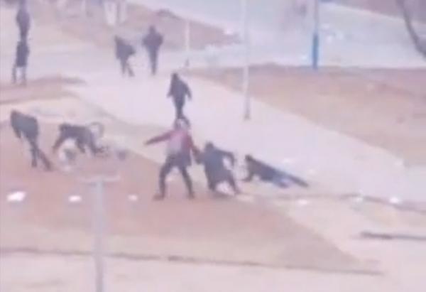 Расстрел протестующих на площади в центре Жанаозена. 16 декабря 2011 г. Кадры любительского видео.