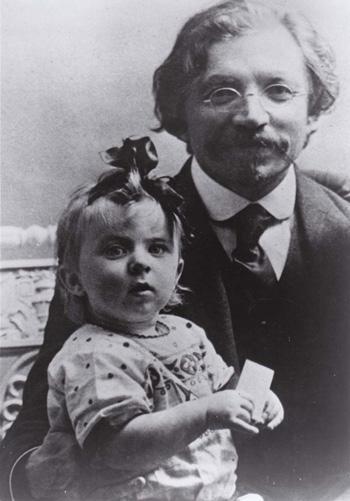 Полуторагодовалая Белла со своим дедом Шолом-Алейхемом. 1912 г.