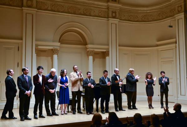 Участники гала-концерта Нью-Йоркского фортепианного общества в Карнеги-холле в марте 2014 г.  Вторая справа — Елена Леонова.  Photo Courtesy: nypianosociety.org