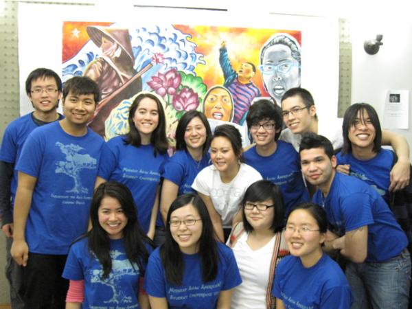 Студенты из азиатоамериканской комьюнити в Оберлинском колледже искусств, науки  и консерватории (штат Огайо)