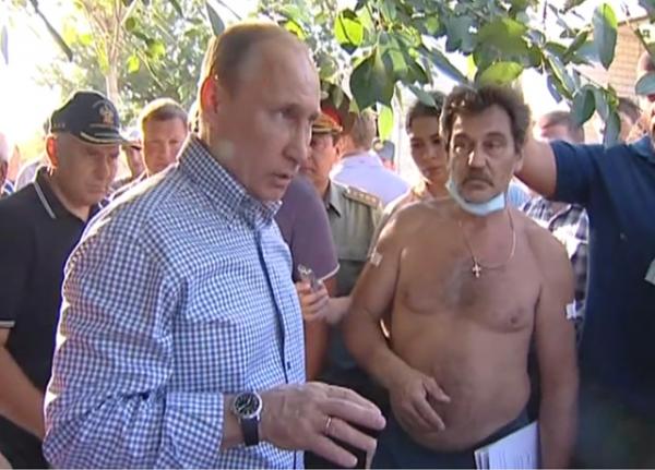 Владимир Путин дважды выезжал в пострадавший от наводнения Крымск, пытаясь решить вопросы, которые без него решить не могут... На снимке: разговор по душам с пострадавшими от наводнения жителями Кубани. 15 июля 2012 г. Photo Courtesy: Kremlin.ru Владимир Путин дважды выезжал в пострадавший от наводнения Крымск, пытаясь решить вопросы, которые без него решить не могут... На снимке: разговор по душам с пострадавшими от наводнения жителями Кубани. 15 июля 2012 г. Photo Courtesy: Kremlin.ru
