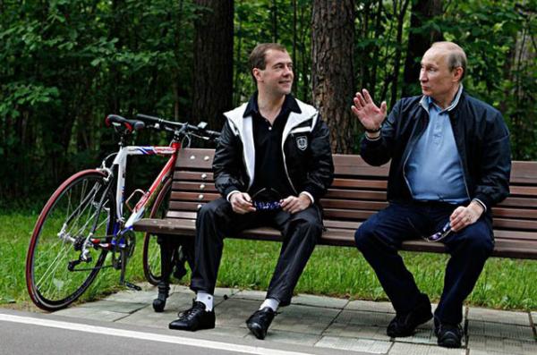 11 июня 2011 года, Московская область, Горки. Встреча Дмитрия Медведева и Владимира Путина. Фото пресс-службы Президента России.