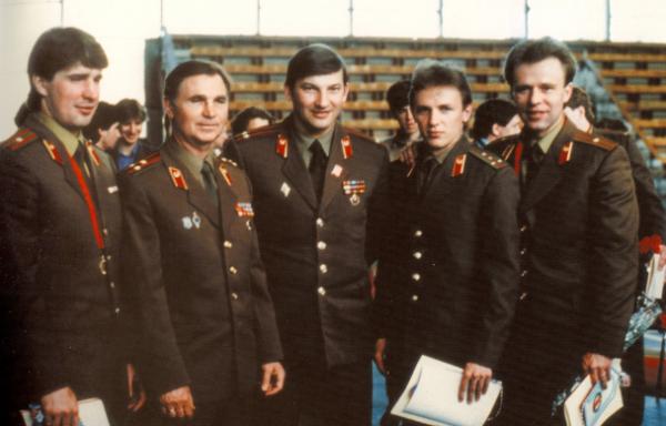 Кадр из фильма "Red Army".  Крайний справа Вячеслав Фетисов.  Photo courtesy: Sony Pictures Classics