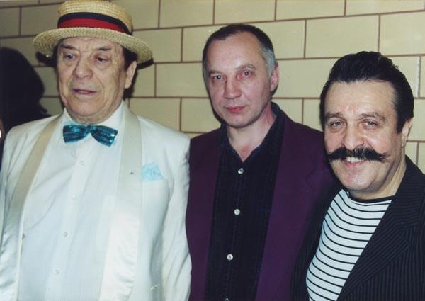 Во время визита в Россию в середине 1990-х годов. Слева направо: Борис Сичкин, Владимир Окунев (коллекционер и основатель музея русского шансона) и Вилли Токарев.