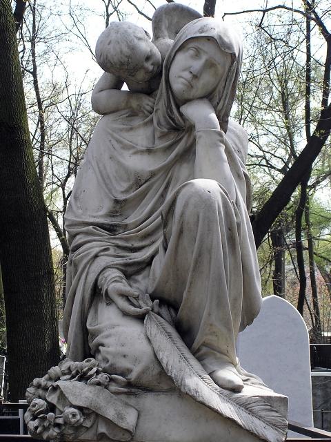 Одно из надгробий на Введенском кладбище