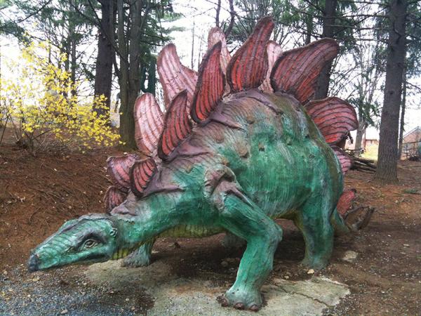 Скульптура стегозавтра в парке "Земля динозавров".  Фото: dinosaurland.com
