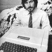 Стив Джобс с персональным компьютером «Эппл II» . 1978 г.